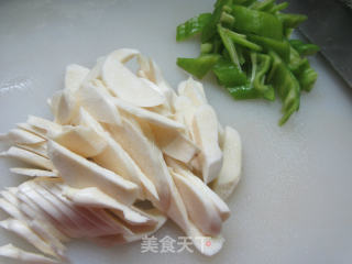 青椒茭白炒鸡蛋步骤3