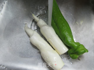 青椒茭白炒鸡蛋步骤2