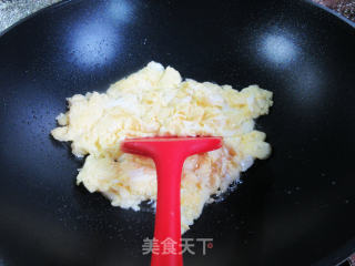 青椒茭白炒鸡蛋步骤5