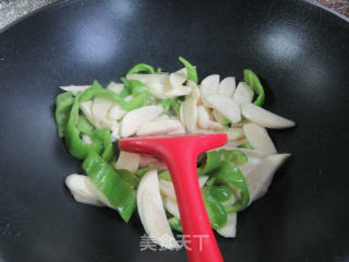 青椒茭白炒鸡蛋步骤6
