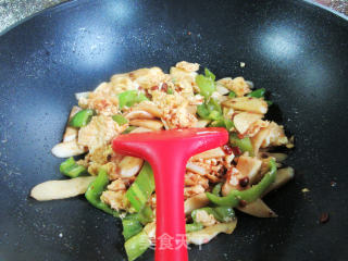 青椒茭白炒鸡蛋步骤10