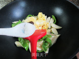 青椒茭白炒鸡蛋步骤9