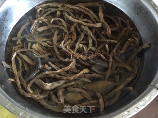 瘦肉炖山豆角干步骤1