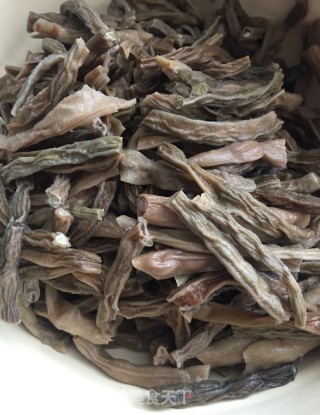 瘦肉炖山豆角干步骤2