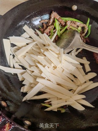 牛肉丝炒高笋步骤5
