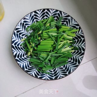 鸡蛋炒韭苔步骤2