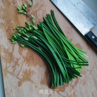 鸡蛋炒韭苔步骤1