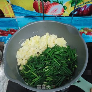 鸡蛋炒韭苔步骤5