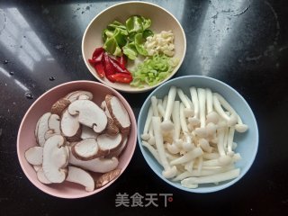小炒双菇步骤1