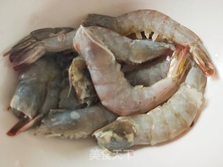 辣椒黄瓜炒青虾步骤1