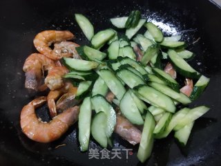 辣椒黄瓜炒青虾步骤8
