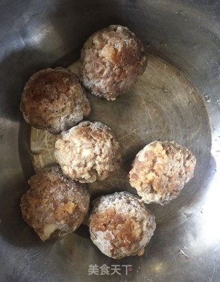 粉条炖肉丸步骤1