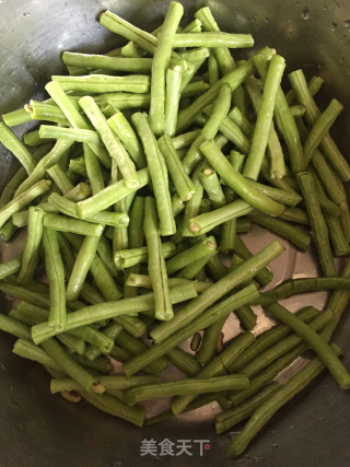 茄子焖豆角步骤1