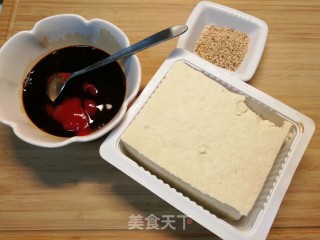 比肉还好吃的～脆皮糖醋豆腐步骤1