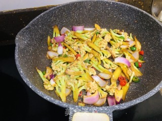 干锅花菜（家常版）步骤4