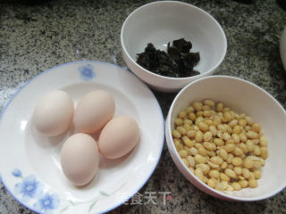 黑木耳黄豆烧鸡蛋步骤1