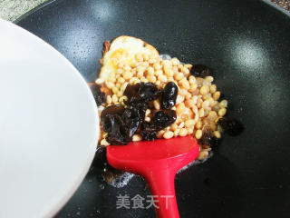 黑木耳黄豆烧鸡蛋步骤4