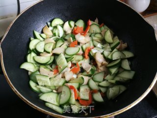 杏鲍菇黄瓜炒肉片步骤6