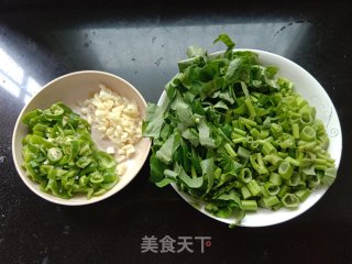 青椒碎炒空心菜步骤1