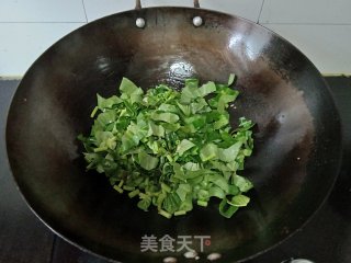 青椒碎炒空心菜步骤5