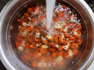 十三香麻辣龙虾尾步骤3