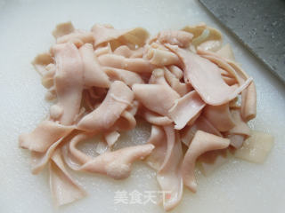 鹅肠洋葱炒青椒步骤5