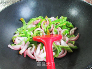 鹅肠洋葱炒青椒步骤6