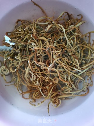 蕨菜干烧排骨步骤1