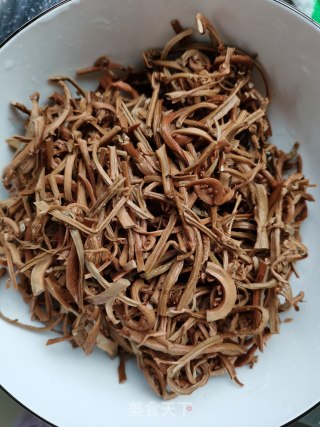 蕨菜干烧排骨步骤2