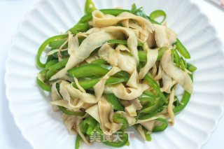无油杏鲍菇炒青椒步骤5
