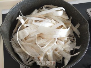 无油杏鲍菇炒青椒步骤2