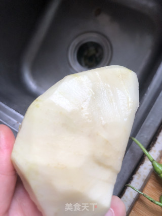 火腿肠炒苤蓝步骤1
