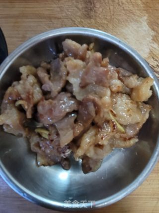 猪肉焖腐竹步骤2