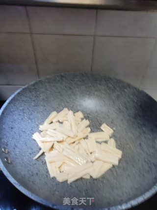 猪肉焖腐竹步骤5