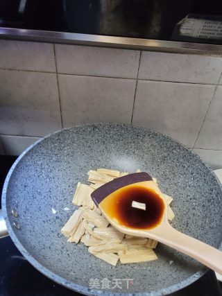 猪肉焖腐竹步骤6