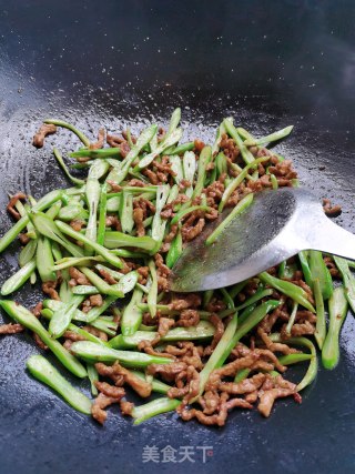 刀豆炒肉丝步骤7