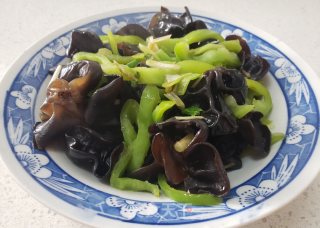 柿椒炒木耳步骤5