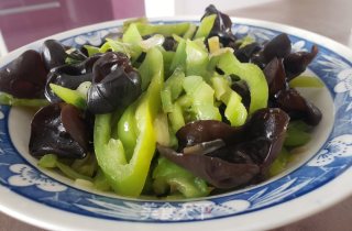 柿椒炒木耳步骤6