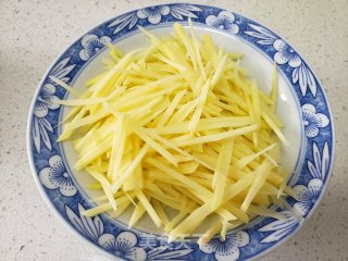 土豆丝炒西红柿步骤1