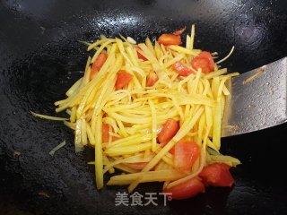 土豆丝炒西红柿步骤4