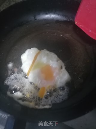 泥鳅烧荷包蛋步骤2