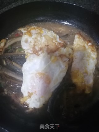 泥鳅烧荷包蛋步骤6
