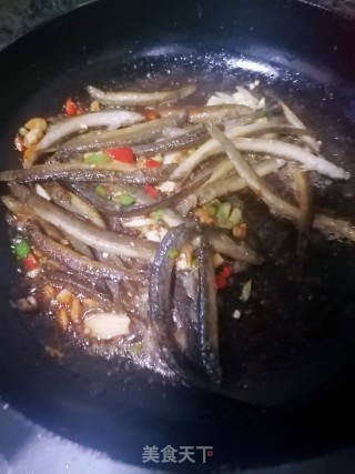 泥鳅烧荷包蛋步骤5