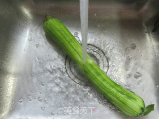 鸡胸肉炒丝瓜步骤2