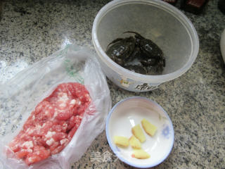 肉末蒸六月黄步骤1