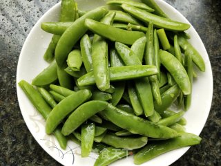 蚝油甜豆步骤1