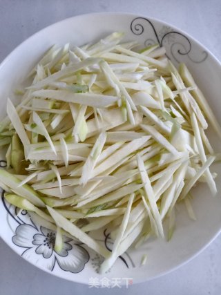 茭白炒肉步骤1