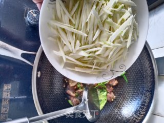 茭白炒肉步骤6