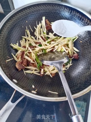 茭白炒肉步骤7