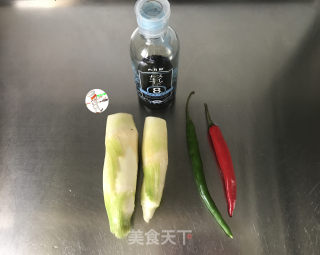 清炒茭白步骤1